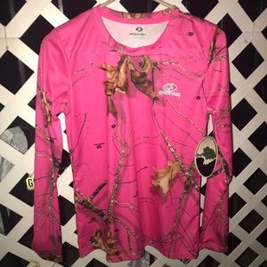 NWT•Mossy Oak Pink Camo Shirt•